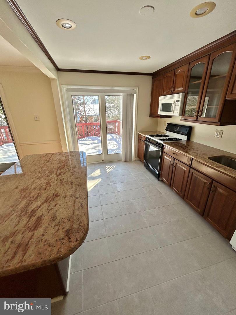 3301 Spring Ln Property Photo 7