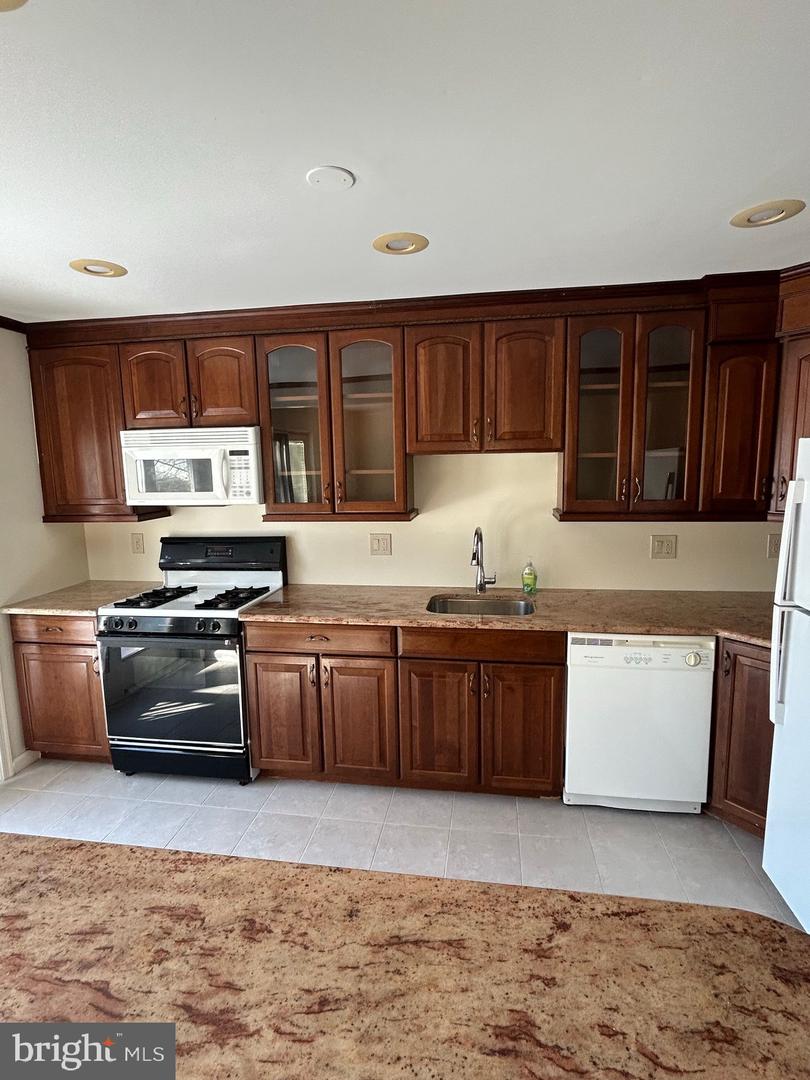 3301 Spring Ln Property Photo 8