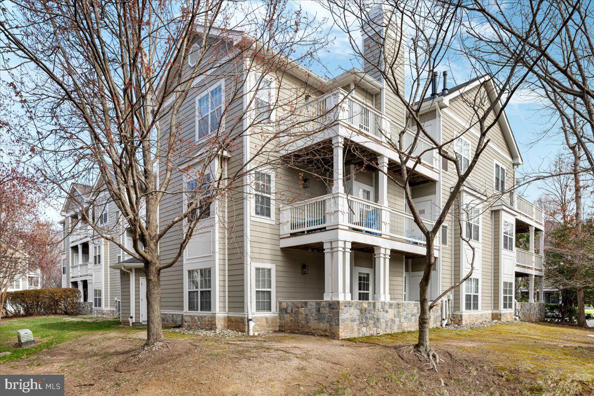 1705 LAKE SHORE CREST DR #25 Property Photo 1