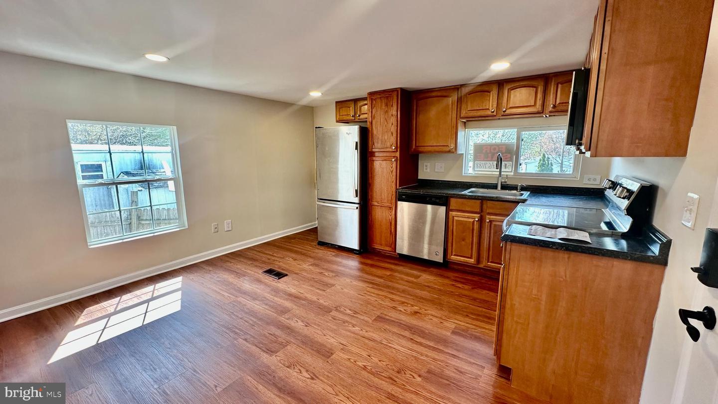 11209 Mobile Dr Property Photo 8