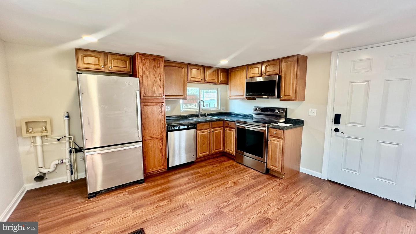 11209 Mobile Dr Property Photo 9