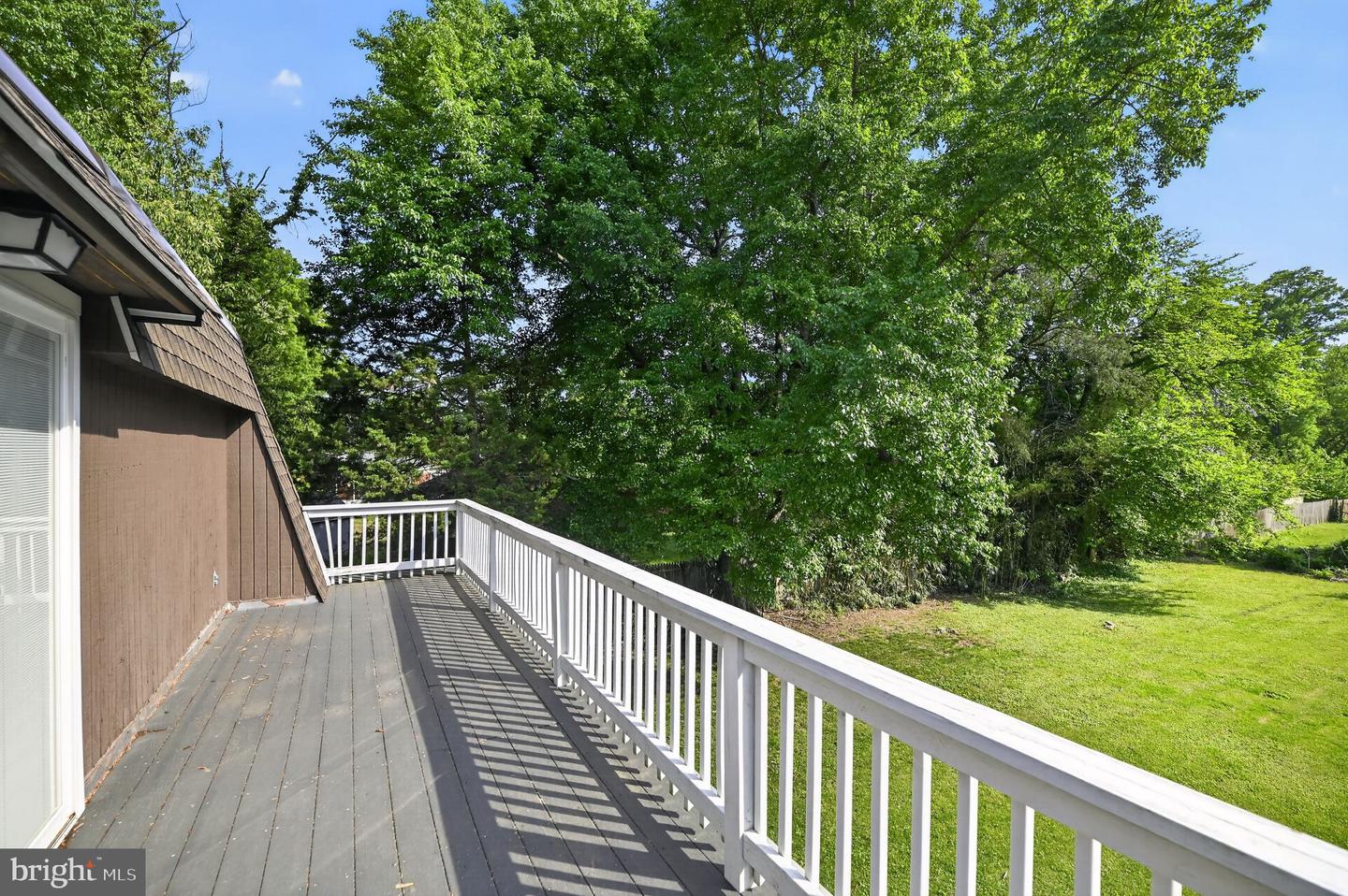 6309 Steinway St Property Photo 4