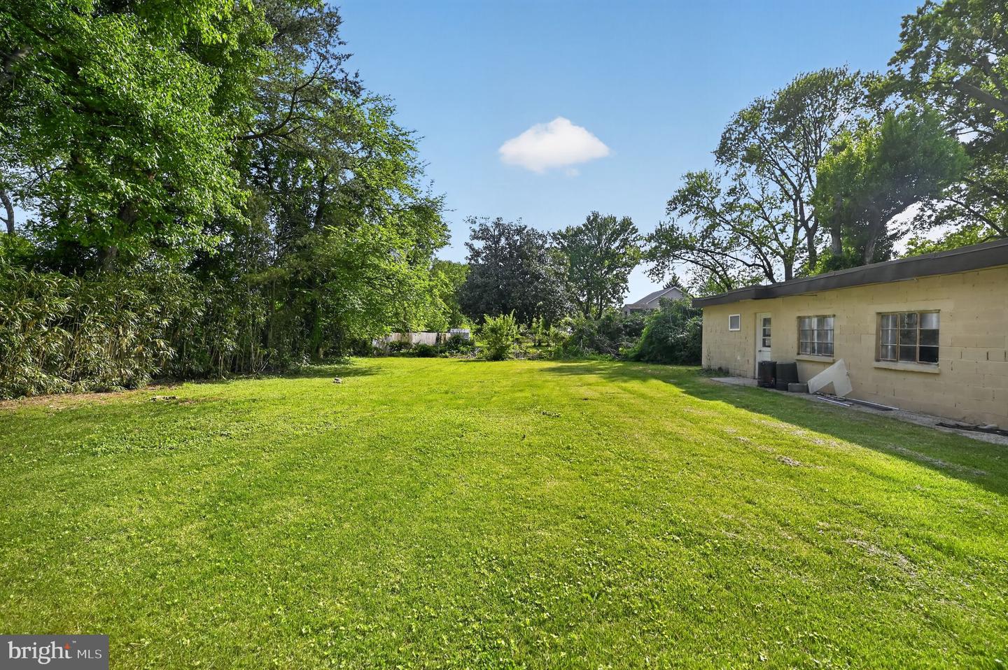 6309 Steinway St Property Photo 5
