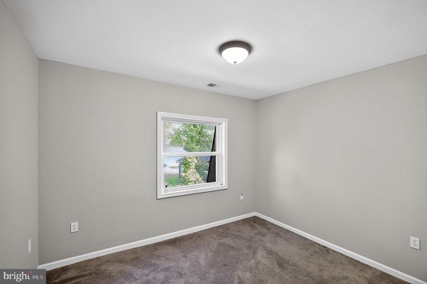 6309 Steinway St Property Photo 7