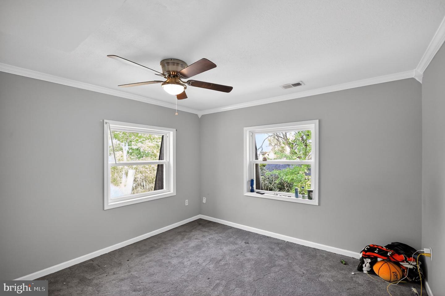 6309 Steinway St Property Photo 9