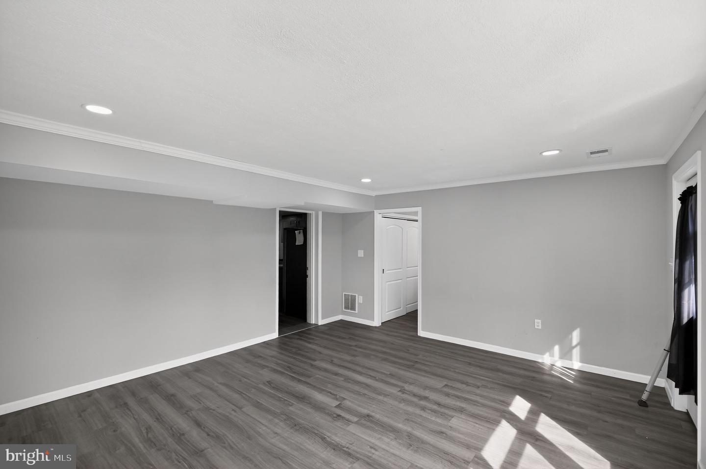 6309 Steinway St Property Photo 11