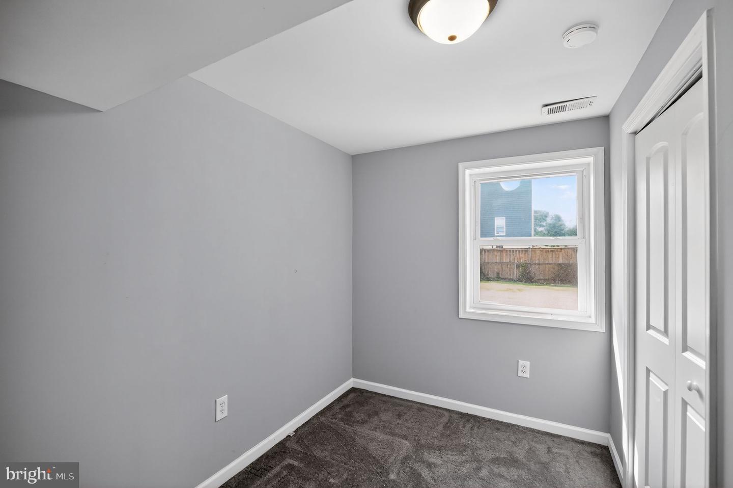 6309 Steinway St Property Photo 12