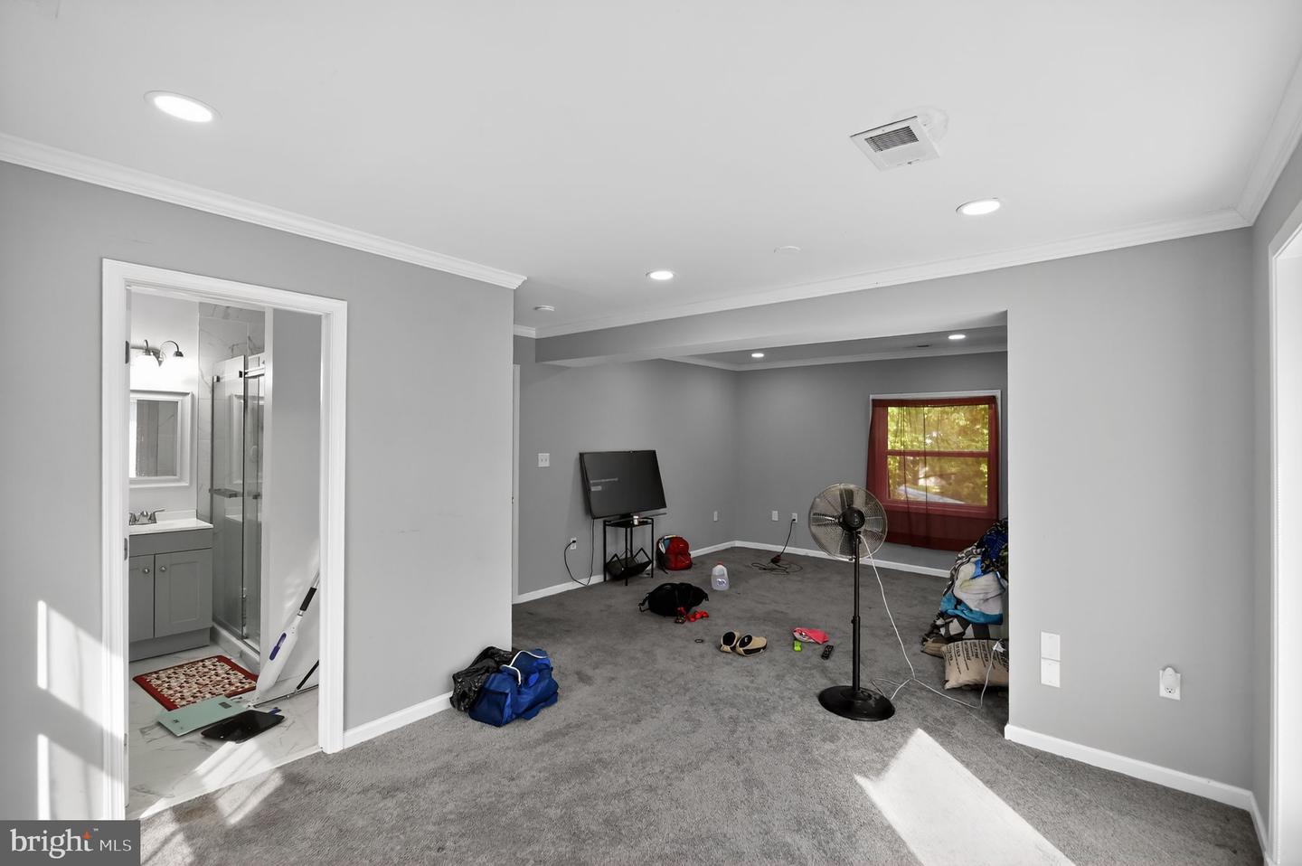 6309 Steinway St Property Photo 13