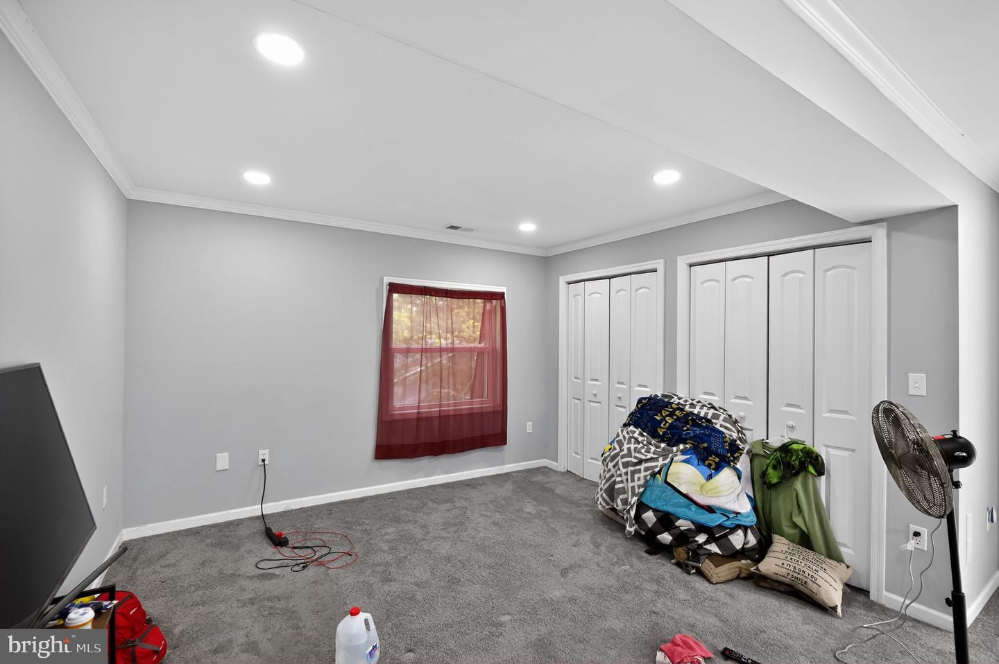 6309 Steinway St Property Photo 15