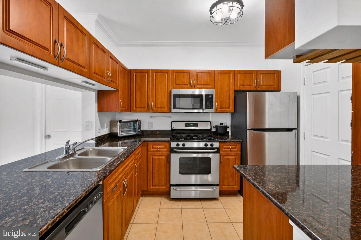 12937 CENTRE PARK CIR #304