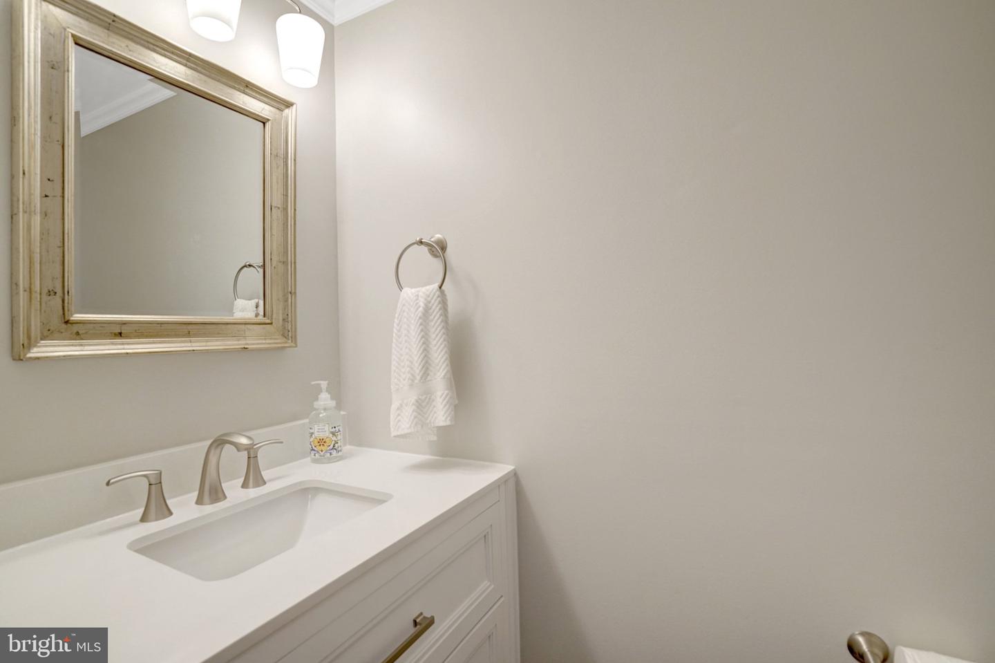 6402 Seven Oaks Ct Property Photo 4