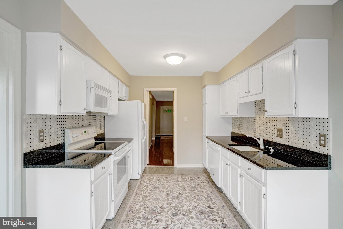 6402 Seven Oaks Ct Property Photo 14