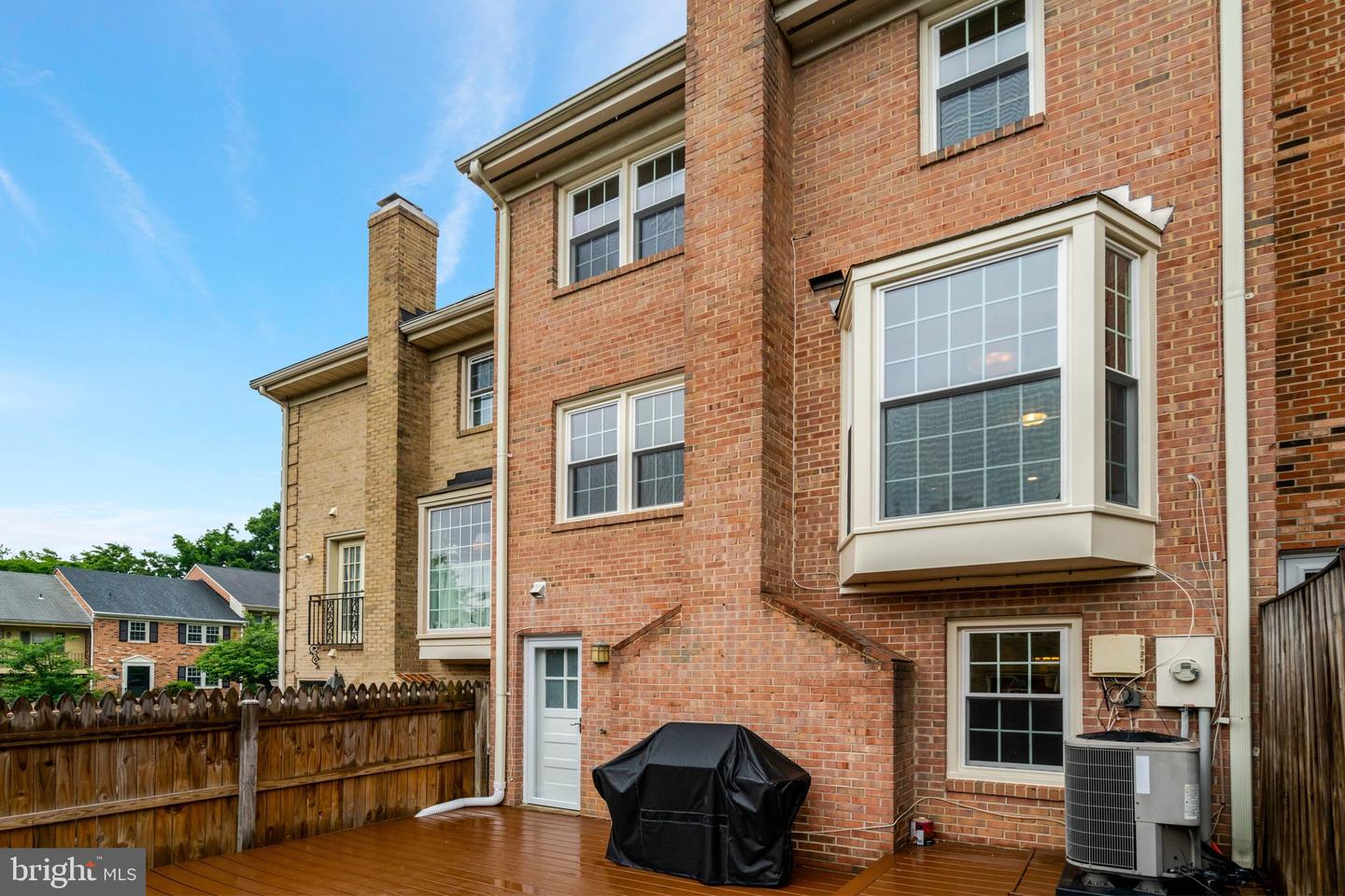 6402 Seven Oaks Ct Property Photo 43