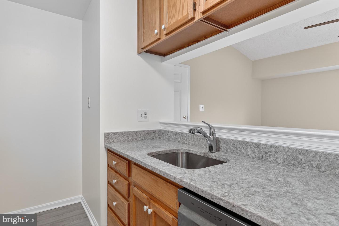 5708 Shadwell Ct #106 Property Photo 8
