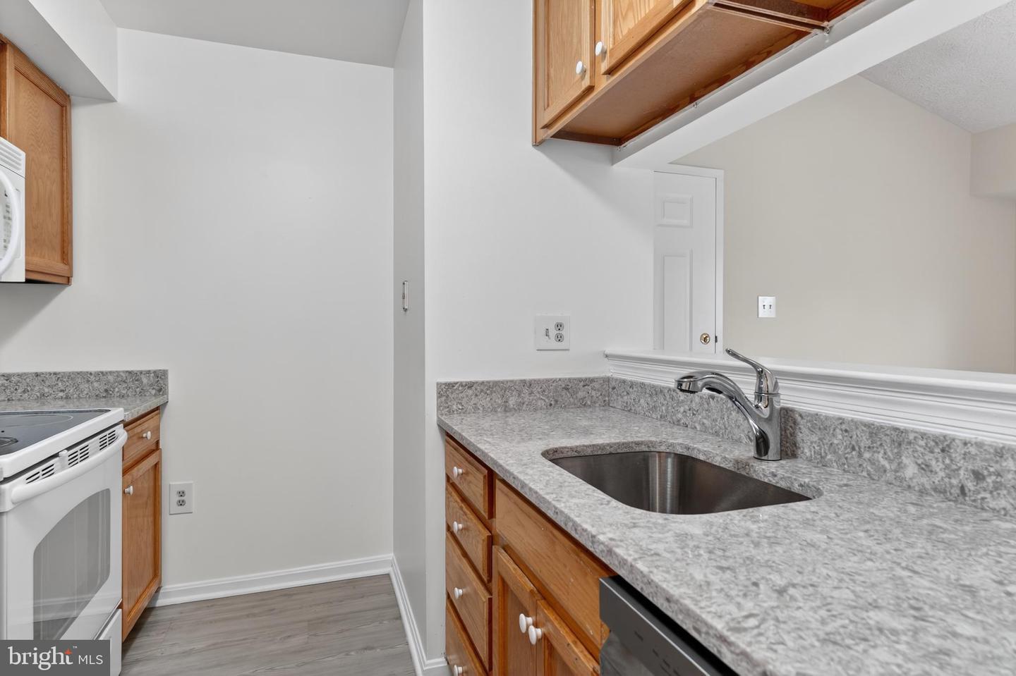 5708 Shadwell Ct #106 Property Photo 9
