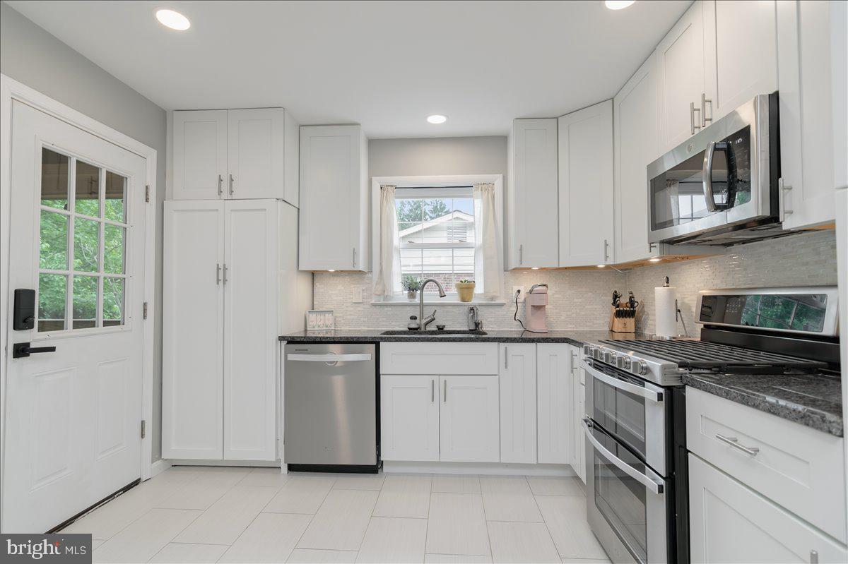 3428 Ramsgate Ter Property Photo 21