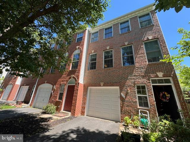 2550 James Madison Cir Property Photo 1
