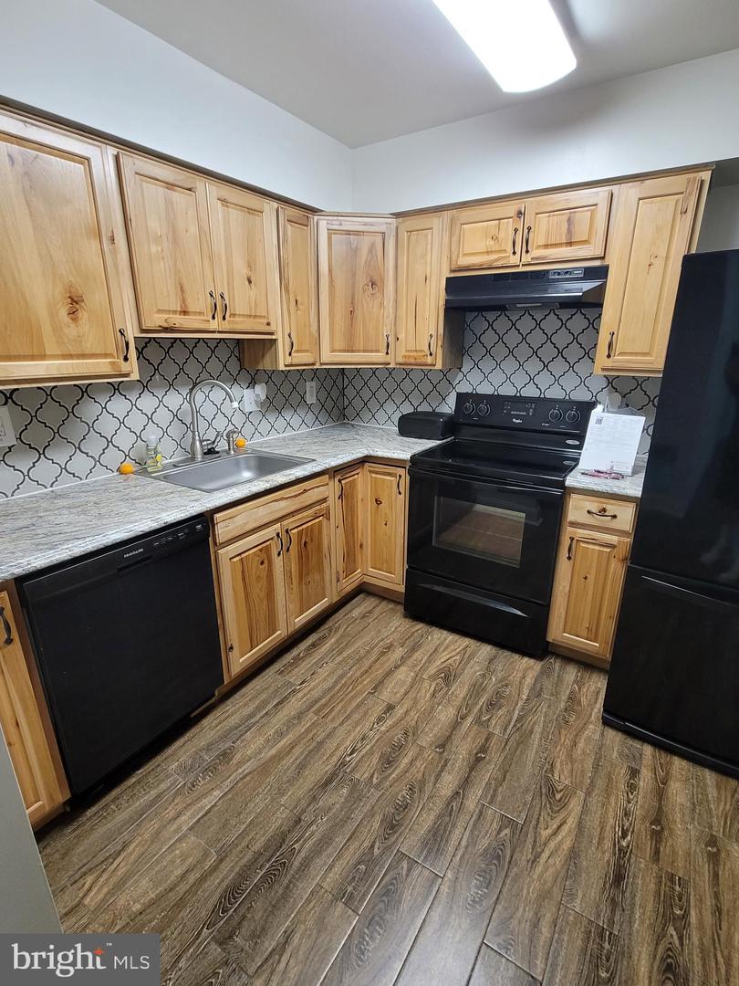 3808 Laramie Pl #b Property Photo 4