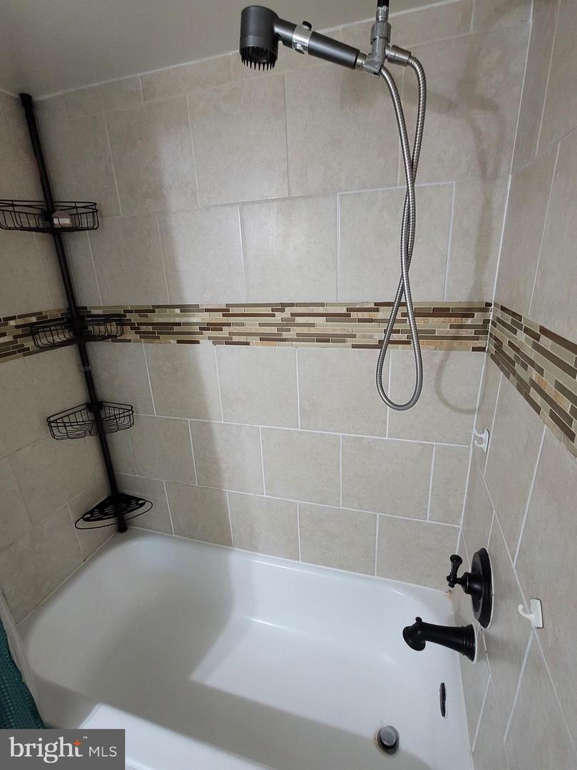 3808 Laramie Pl #b Property Photo 11