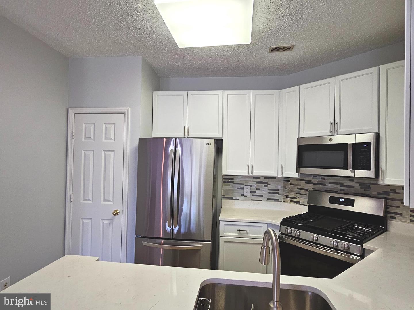 6005 Rosebud Ln #301 Property Photo 2