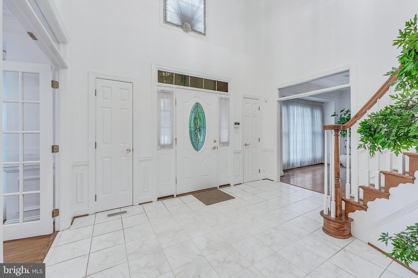 1051 Northfalls Ct Property Photo 6