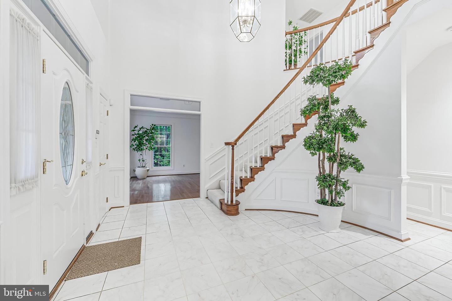 1051 Northfalls Ct Property Photo 7
