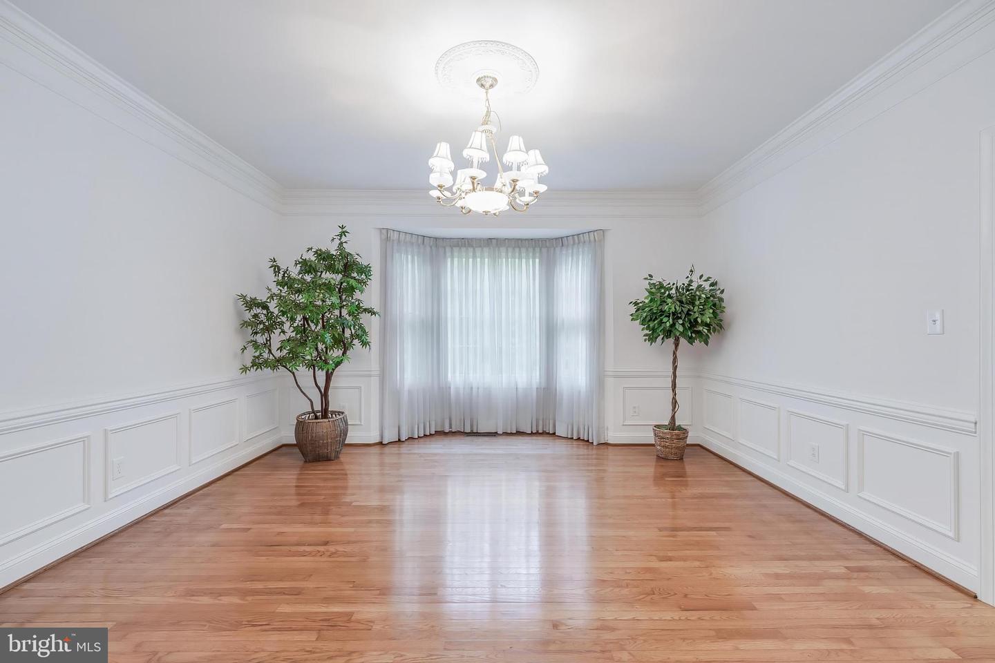 1051 Northfalls Ct Property Photo 12