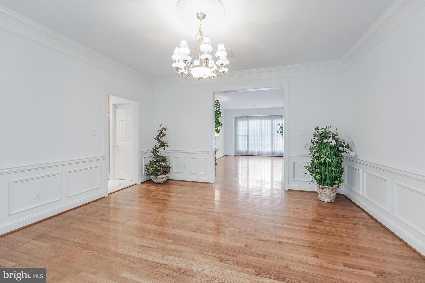 1051 Northfalls Ct Property Photo 13