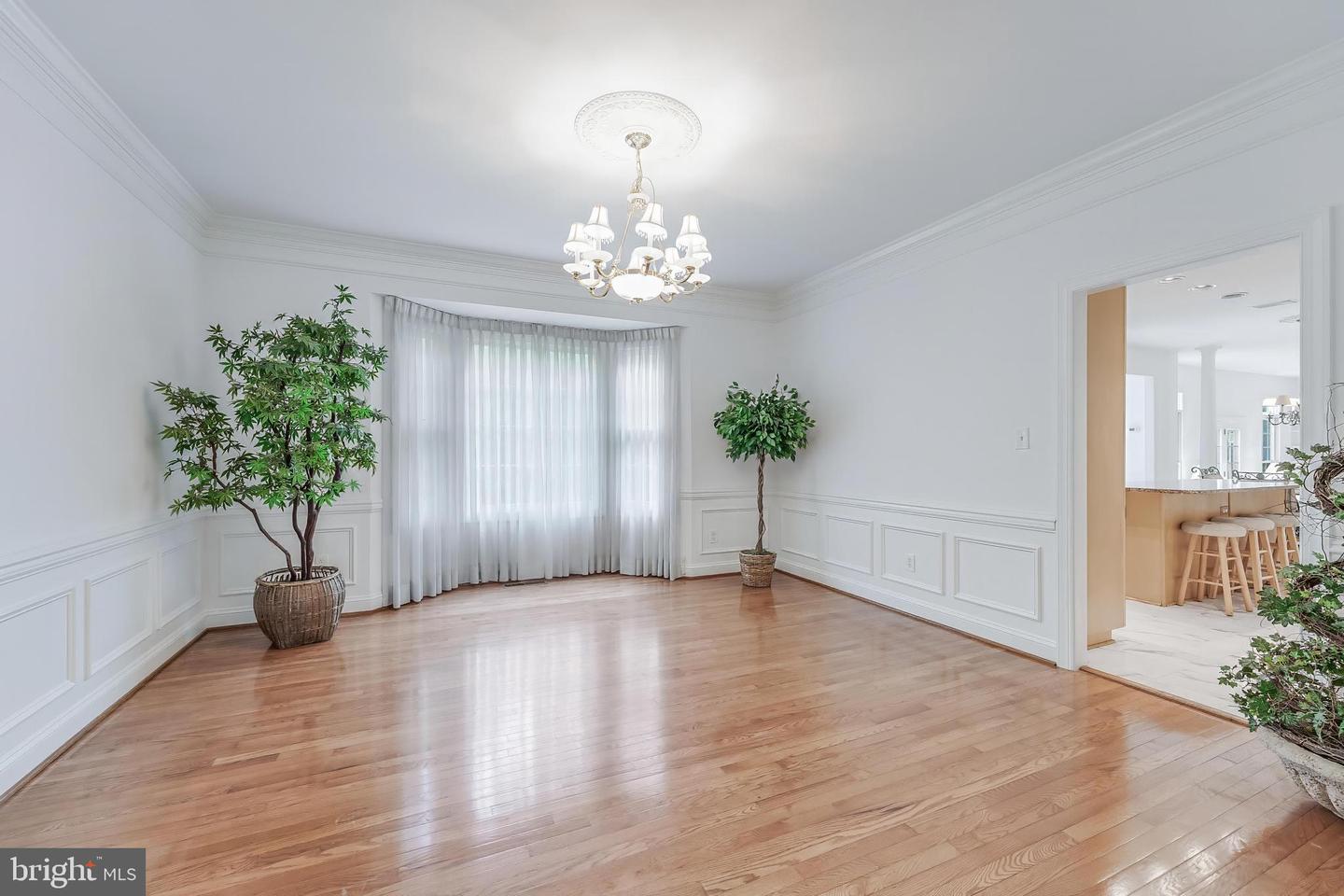 1051 Northfalls Ct Property Photo 14