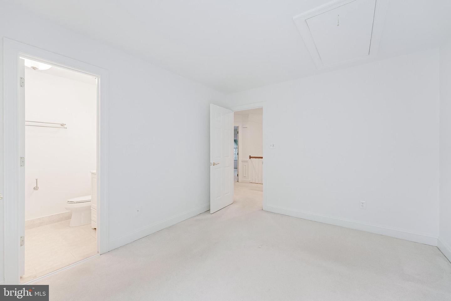 1051 Northfalls Ct Property Photo 32