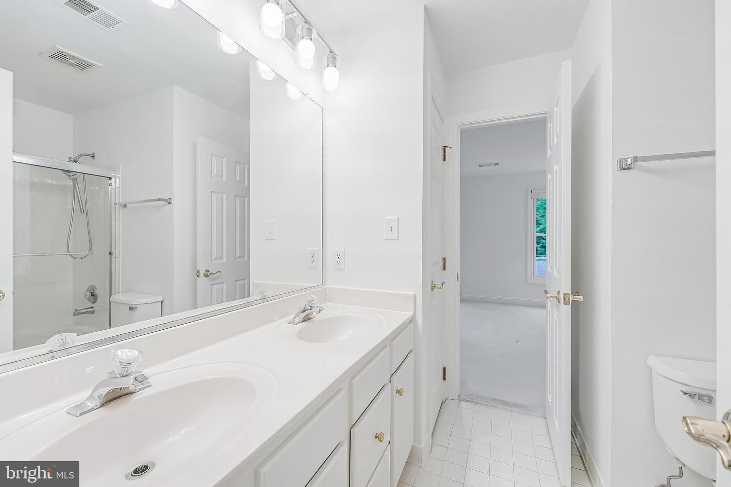 1051 Northfalls Ct Property Photo 38