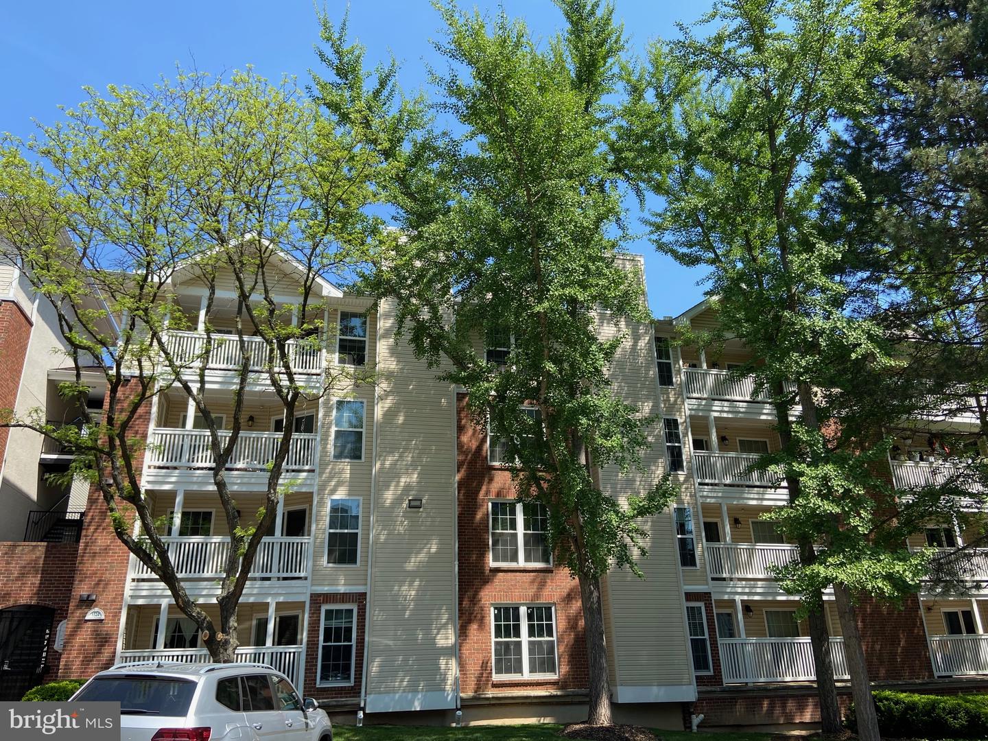 1524 LINCOLN WAY #209 Property Photo 1