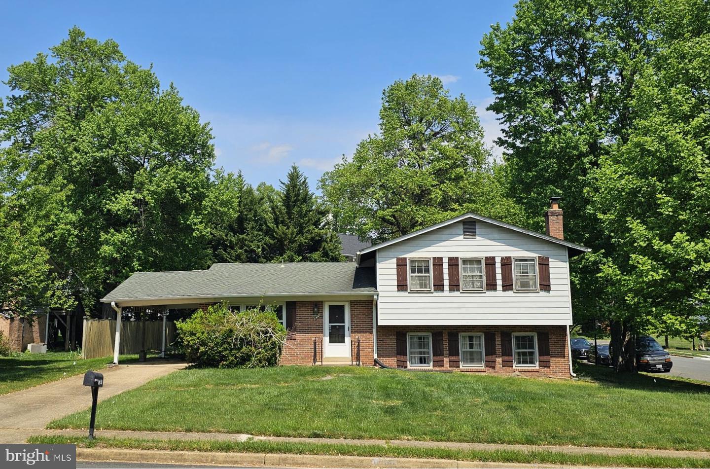 900 Carole Ct Se Property Photo 1