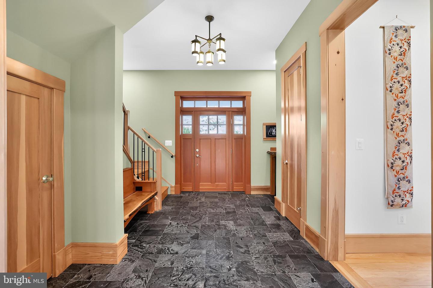 2136 Powhatan St Property Photo 6