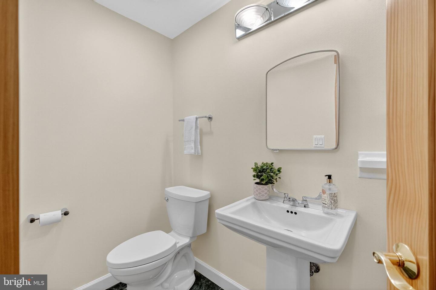 2136 Powhatan St Property Photo 57