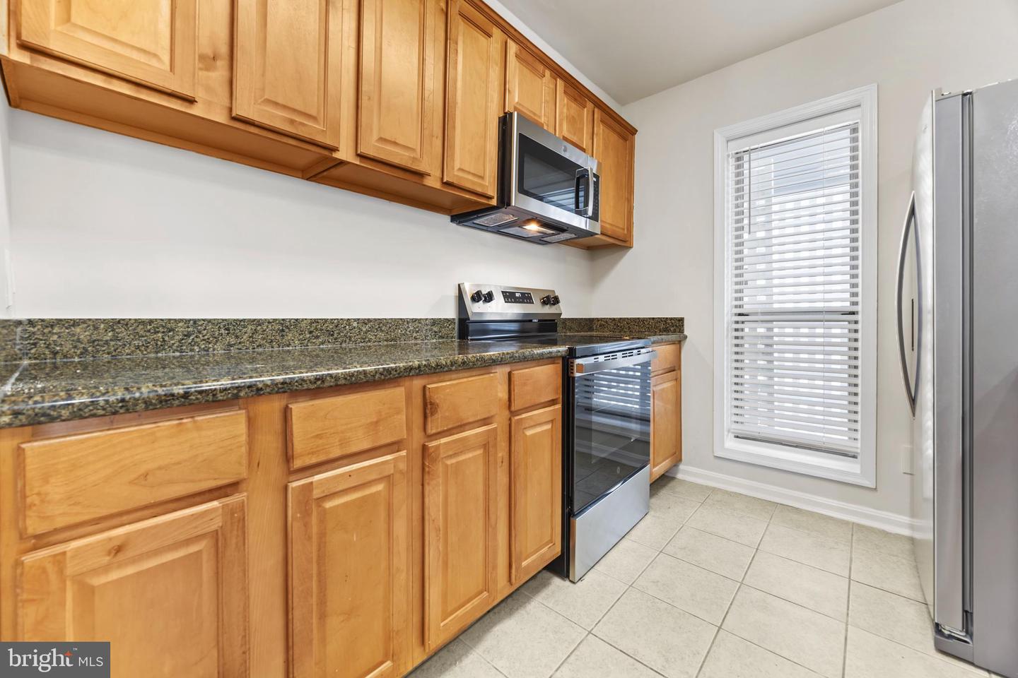 3175 Summit Square Dr #5-e12 Property Photo 3