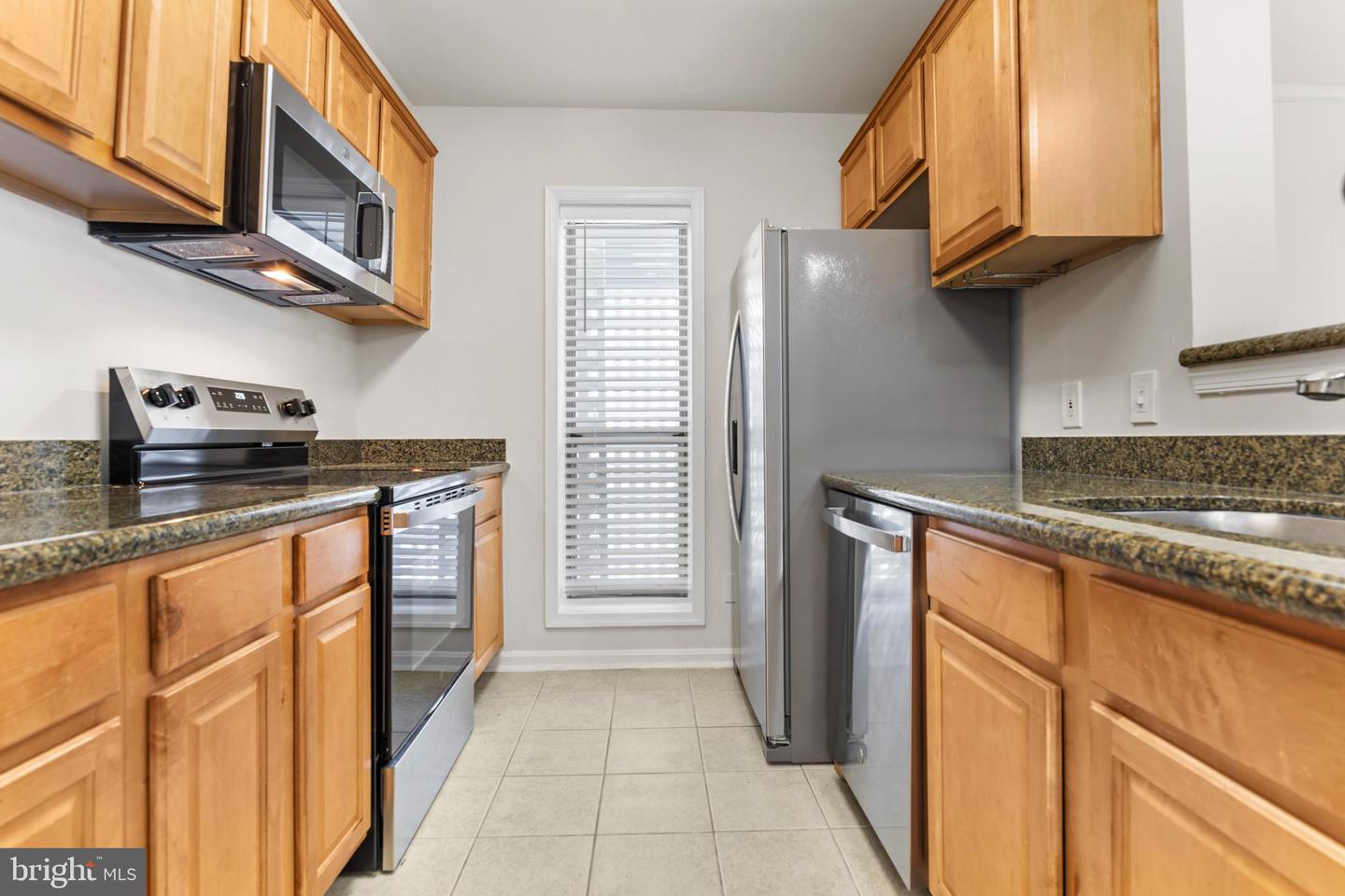 3175 Summit Square Dr #5-e12 Property Photo 4