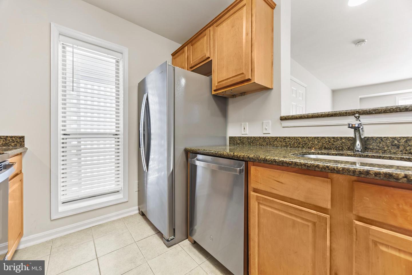 3175 Summit Square Dr #5-e12 Property Photo 5