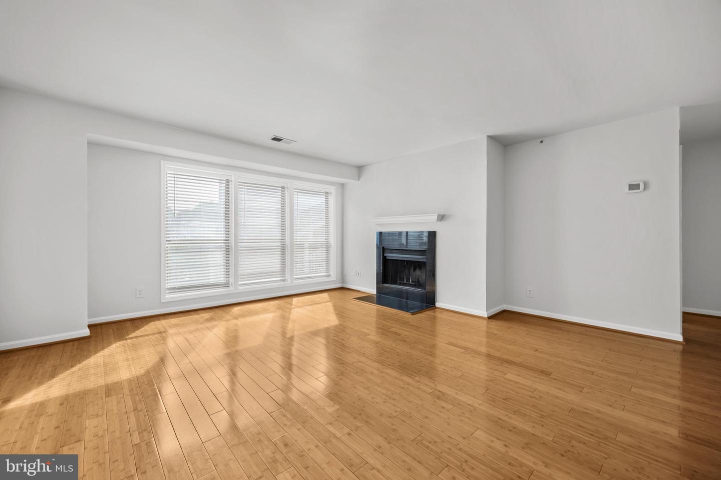 3175 Summit Square Dr #5-e12 Property Photo 8