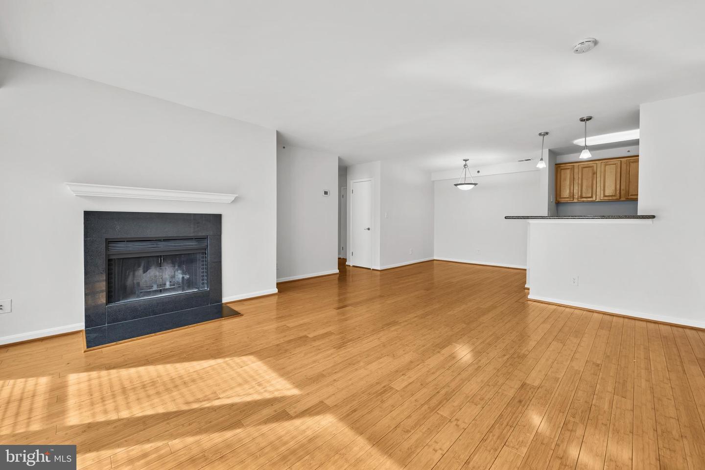 3175 Summit Square Dr #5-e12 Property Photo 9