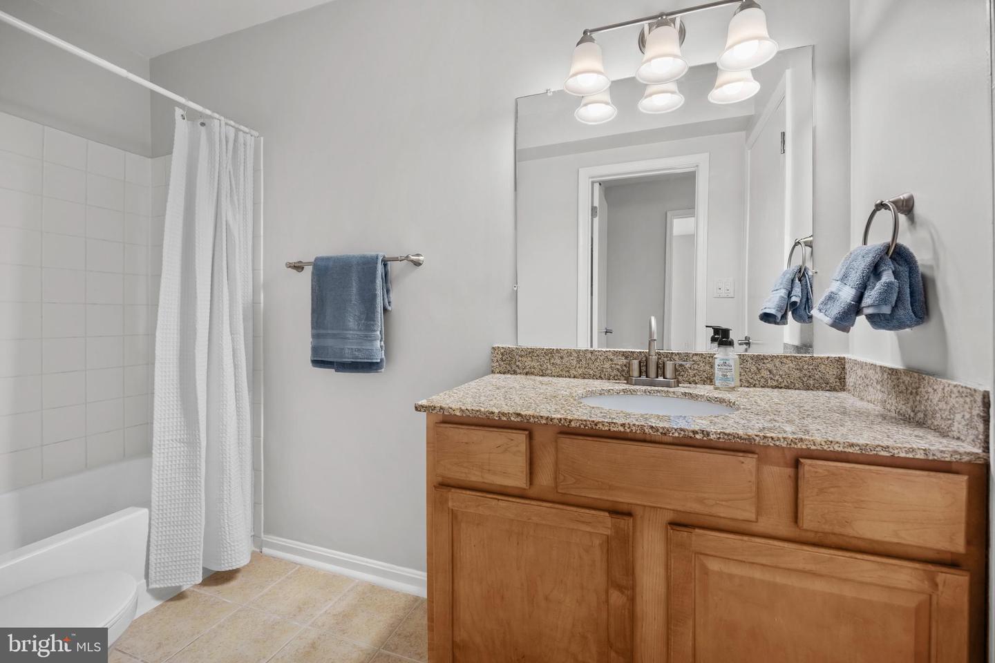 3175 Summit Square Dr #5-e12 Property Photo 18
