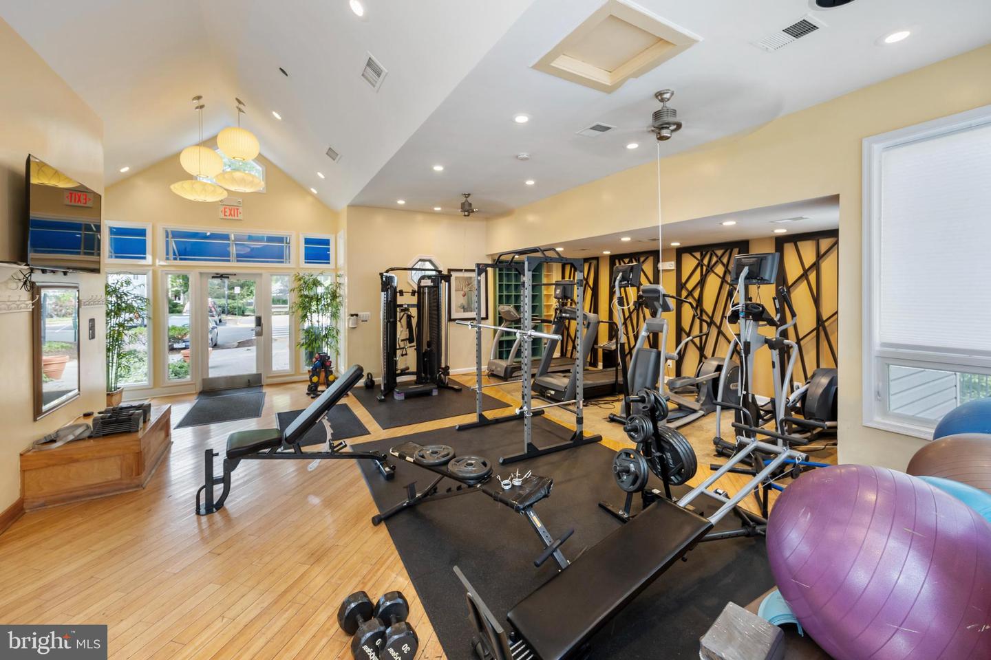 3175 Summit Square Dr #5-e12 Property Photo 28