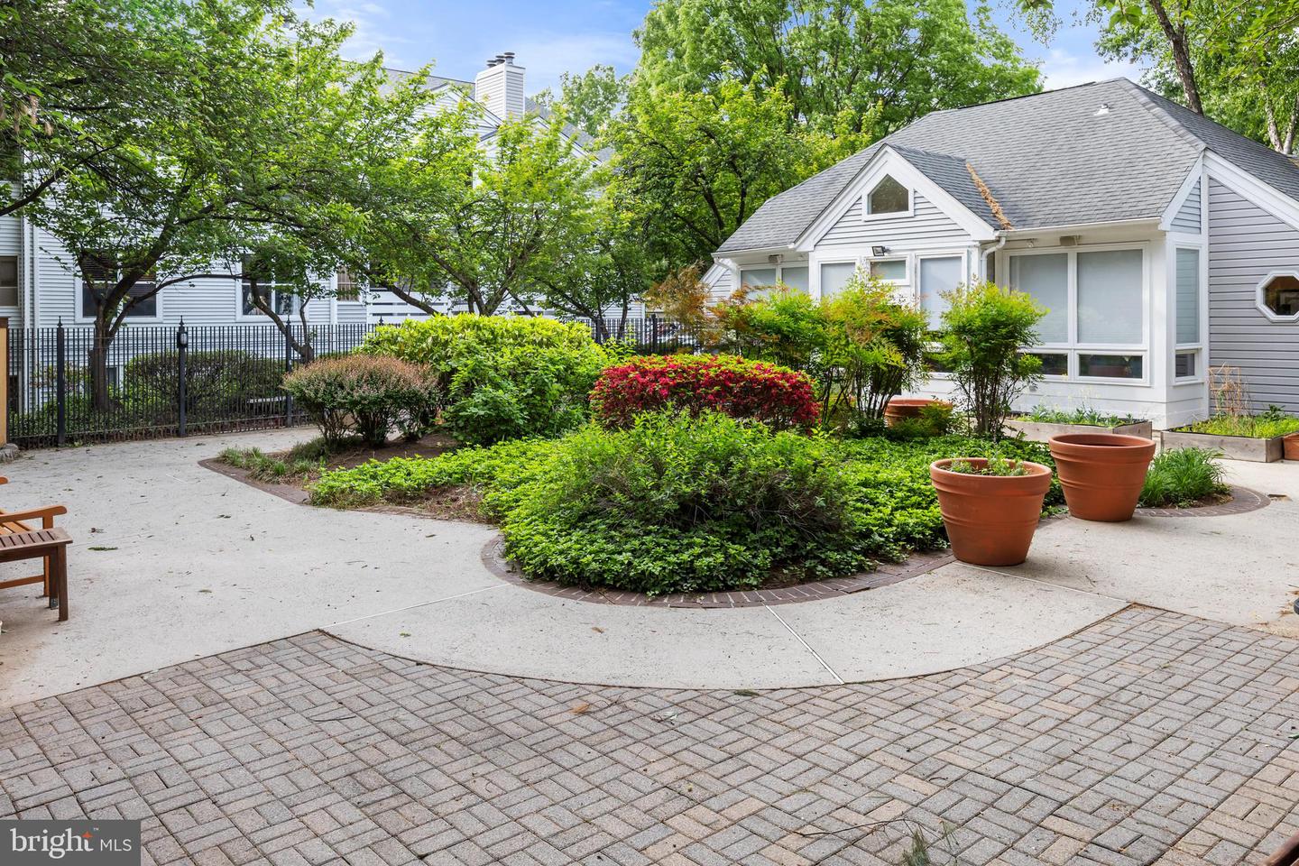 3175 Summit Square Dr #5-e12 Property Photo 30