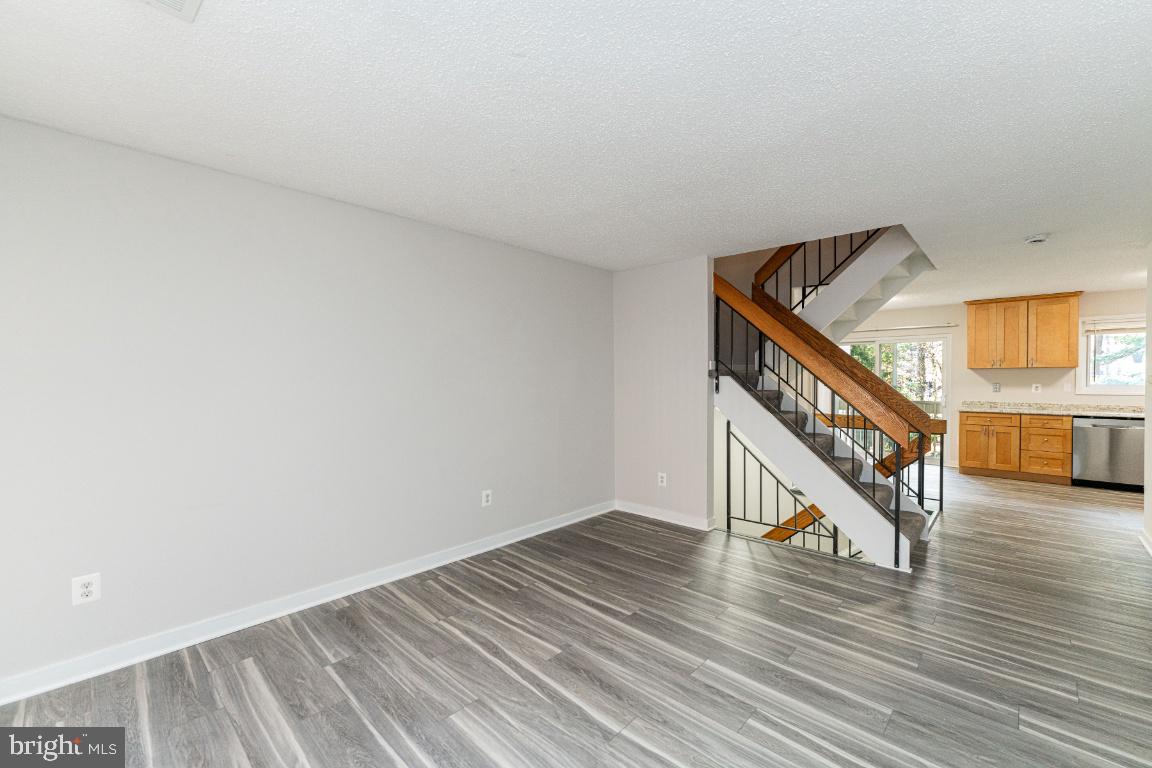 2442 Southgate Sq Property Photo 4