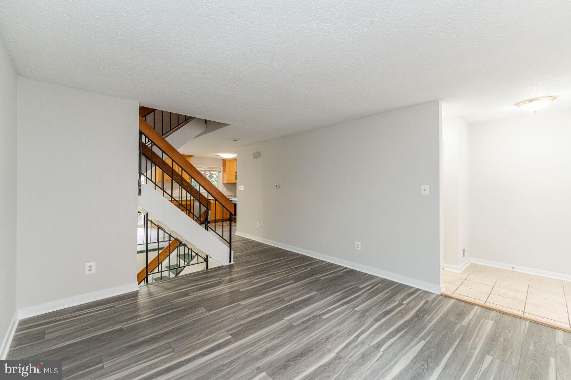 2442 Southgate Sq Property Photo 5