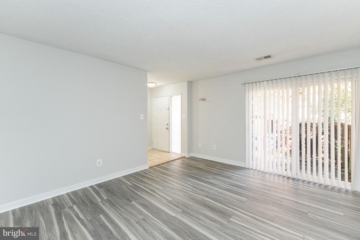 2442 Southgate Sq Property Photo 6