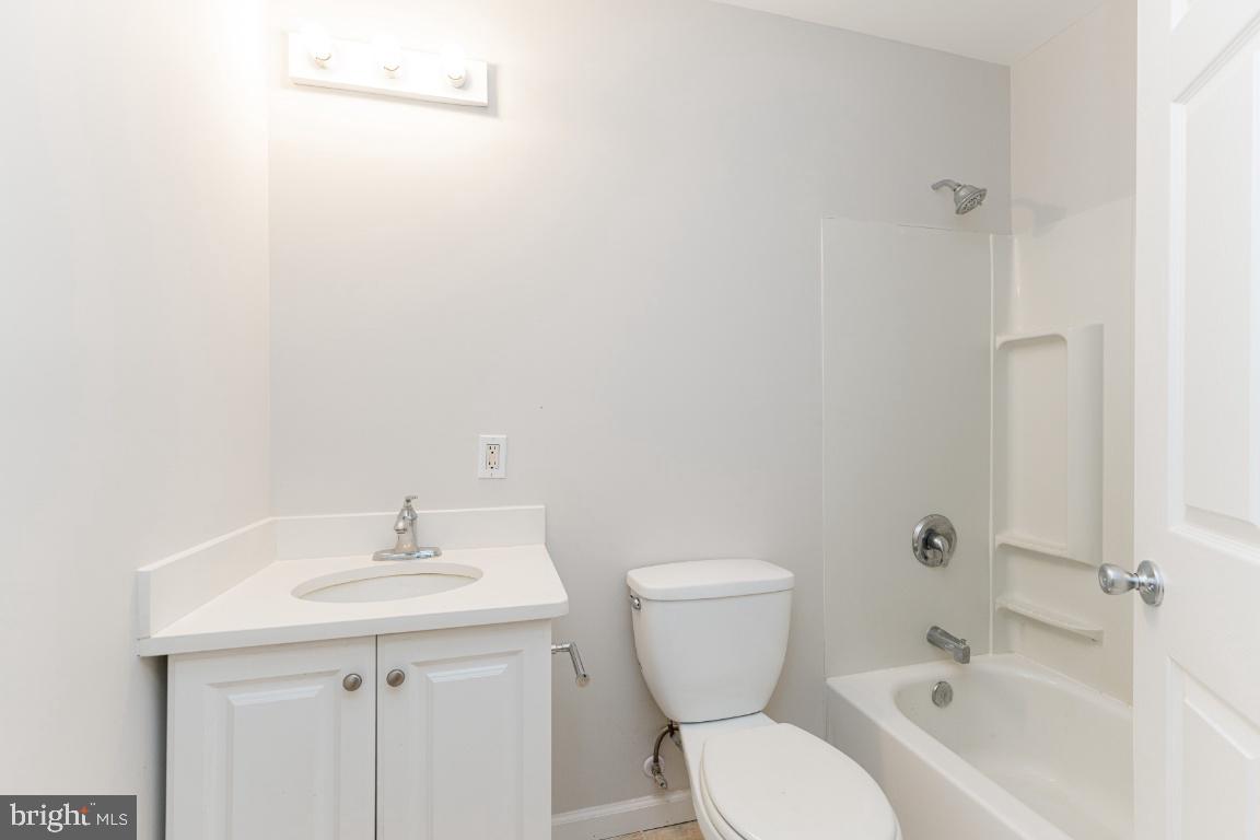 2442 Southgate Sq Property Photo 16