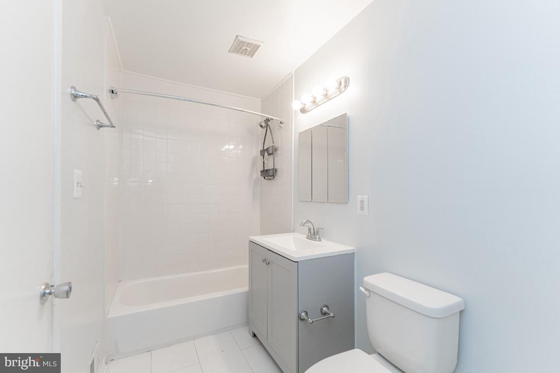 2442 Southgate Sq Property Photo 18
