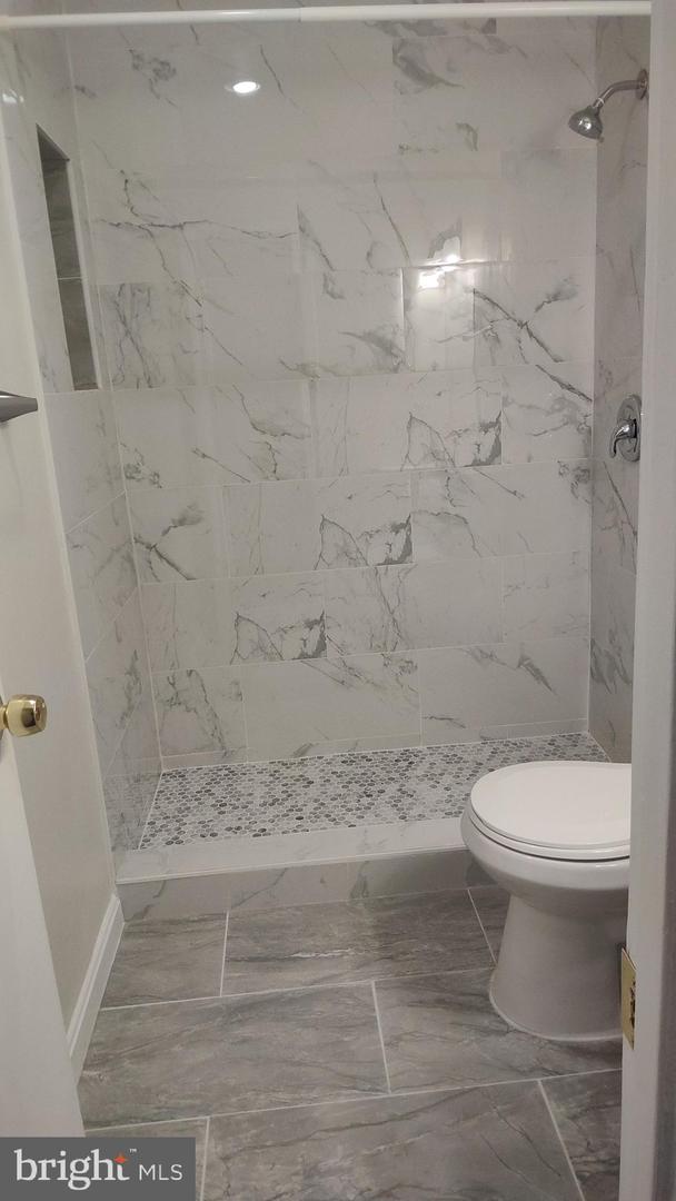 7975 Audobon Ave #302 Property Photo 7