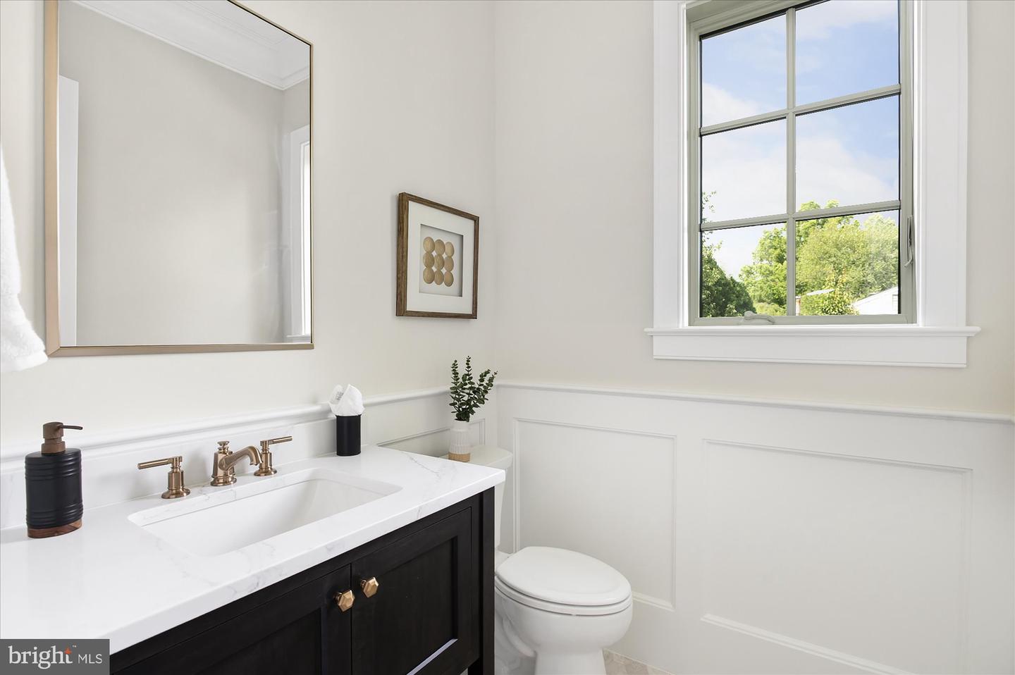 1800 Monza Rd Property Photo 17